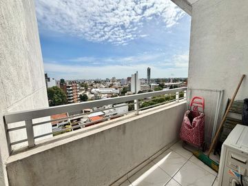 2 Amb en 8° piso c/balcón y vista abierta lanusita