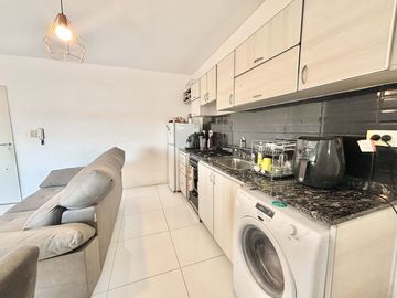 2 Amb en 8° piso c/balcón y vista abierta lanusita