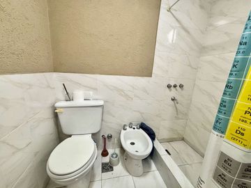 2 Amb en 8° piso c/balcón y vista abierta lanusita