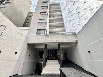 2 Amb en 8° piso c/balcón y vista abierta lanusita