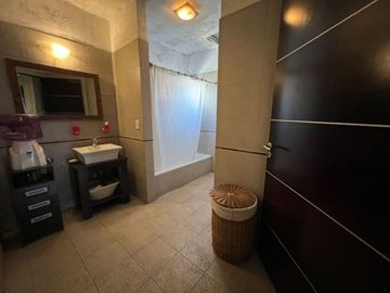 CASA 5 AMB, FONDO, COCHERA, PIÑEYRO