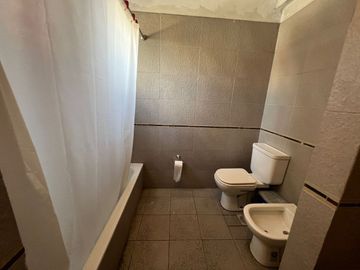 CASA 5 AMB, FONDO, COCHERA, PIÑEYRO