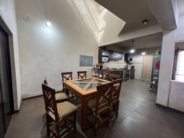 CASA 5 AMB, FONDO, COCHERA, PIÑEYRO