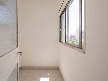 SEMIPISO DEPARTAMENTO 3 AMBIENTES C/ DEPENDENCIA