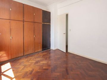 SEMIPISO DEPARTAMENTO 3 AMBIENTES C/ DEPENDENCIA