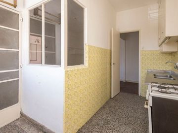SEMIPISO DEPARTAMENTO 3 AMBIENTES C/ DEPENDENCIA