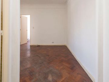 SEMIPISO DEPARTAMENTO 3 AMBIENTES C/ DEPENDENCIA