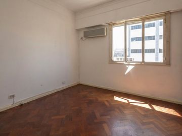 SEMIPISO DEPARTAMENTO 3 AMBIENTES C/ DEPENDENCIA