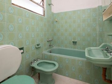 SEMIPISO DEPARTAMENTO 3 AMBIENTES C/ DEPENDENCIA