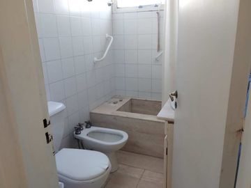 Departamento de 3 Ambientes Amplio-.Lacroze 1900
