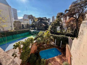 IMPONENTE CASA. ZONA EMBAJADAS.  5 DORM. PILETA.