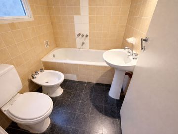 2 AMBIENTES 37 M2 FRENTE VENTA CENTRO FLORES CABA