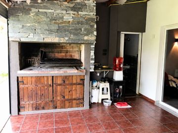 CASA VENTA VILLA LUZURIAGA 5 AMB PILETA Y PATIO