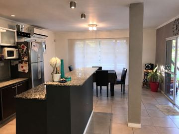 CASA VENTA VILLA LUZURIAGA 5 AMB PILETA Y PATIO