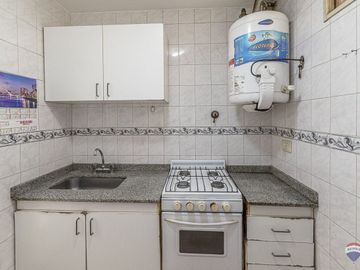 VENTA DEPARTAMENTO 2 AMBIENTES CON PATIO FLORES