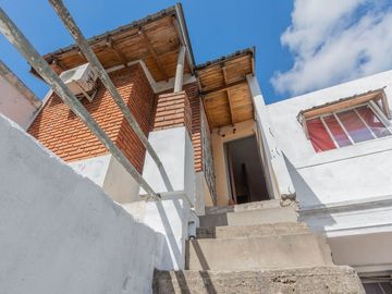 Casa en venta 6 Amb Flores lote propio
