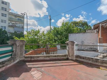 Casa en venta 6 Amb Flores lote propio