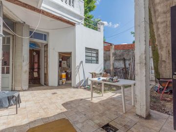 Casa en venta 6 Amb Flores lote propio