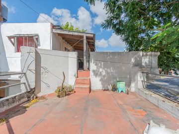 Casa en venta 6 Amb Flores lote propio