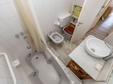 VENTA 2 AMBIENTES VISTA AL RIO NUÑEZ CON COCHERA
