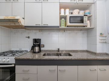 VENTA 2 AMBIENTES VISTA AL RIO NUÑEZ CON COCHERA