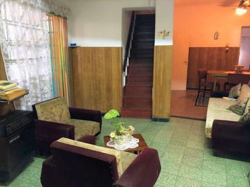 CASA DOS DORMITORIOS  CON PATIO Y LOCAL ARROYITO