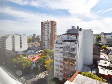 DPTO 3 AMBIENTES C DEPENDENCIA AL FRENTE V. CRESPO