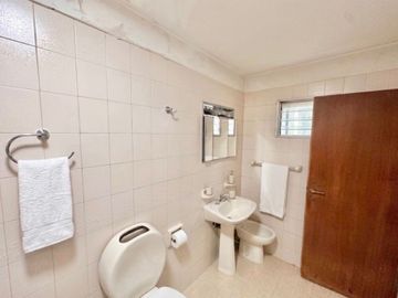Venta 2 casas con cochera y local apto credito!