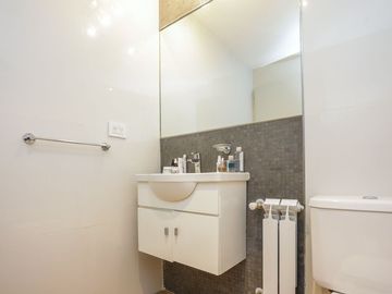 DEPTO 3 AMB C/ BALCÓN Y COCHERA - VENTA / PALERMO