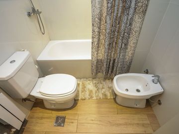 DEPTO 3 AMB C/ BALCÓN Y COCHERA - VENTA / PALERMO