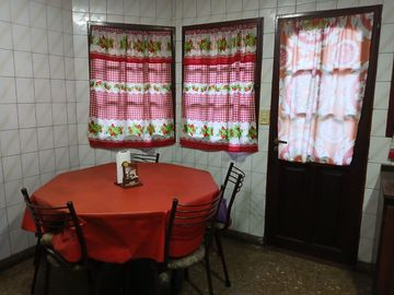 CASA EN VENTA-LOTE PROPIO 286M²-PARQUE AVELLANEDA