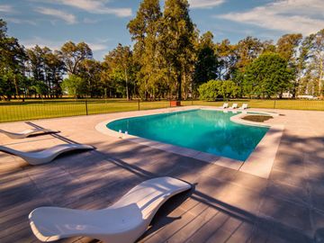 VENTA LOTE 1.734M2 CON VISTA AL GOLF EN TRES PINOS