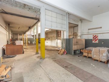Venta  Galpon taller con oficinas acceso vehicular