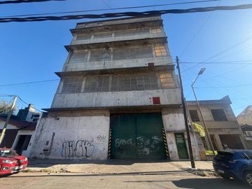 VENTA DEPOSITO EN VILLA LYNCH