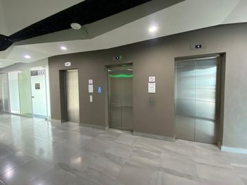 SE VENDE O SE RENTA  OFICINA EN World Trade Center de Querétaro