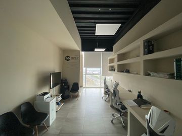 SE VENDE O SE RENTA  OFICINA EN World Trade Center de Querétaro