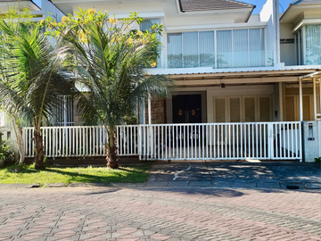 DIJUAL RUMAH WISATA BUKIT MAS 2LT 4KT BOULEVARD LUAR CLUSTER SEMI FURNISH