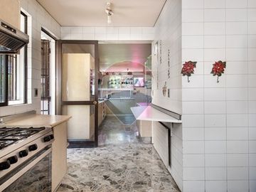 Casa en Vitacura con terreno de 2.453 m²
