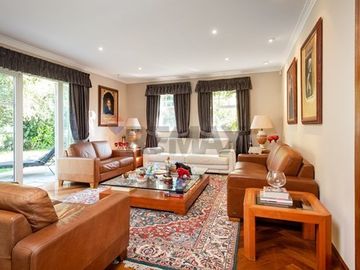 VENTA CASA INGLESA 5D + ESTAR + ESCRITORIO