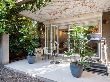 VENTA CASA INGLESA 5D + ESTAR + ESCRITORIO