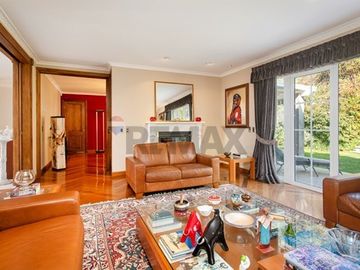 VENTA CASA INGLESA 5D + ESTAR + ESCRITORIO