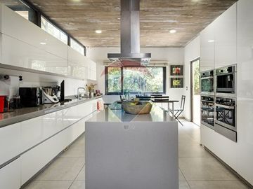 Exclusiva casa Mediterránea vista a la cordillera.