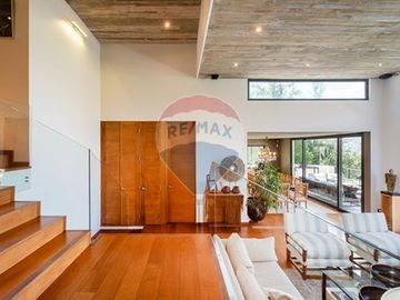 Exclusiva casa Mediterránea vista a la cordillera.