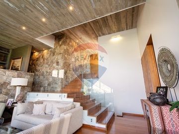 Exclusiva casa Mediterránea vista a la cordillera.