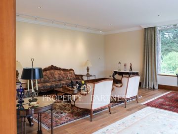 Elegante casa de lujo, diseñada con máximo detalle y terminaciones de primer nivel, con vista a la cancha de golf.
