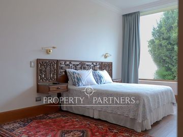 Elegante casa de lujo, diseñada con máximo detalle y terminaciones de primer nivel, con vista a la cancha de golf.