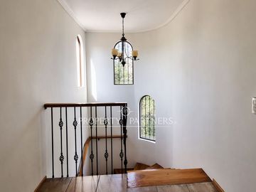 Lo Pinto, Casa en Condominio con Agua Propia, Gran Jardín y Cabaña de Invitados