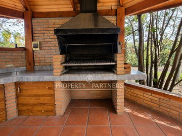 Lo Pinto, Casa en Condominio con Agua Propia, Gran Jardín y Cabaña de Invitados