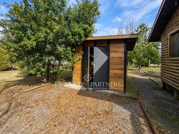Lo Pinto, Casa en Condominio con Agua Propia, Gran Jardín y Cabaña de Invitados
