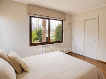 Lo Pinto, Casa en Condominio con Agua Propia, Gran Jardín y Cabaña de Invitados